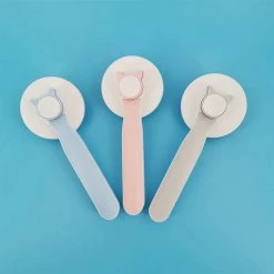 Peigne Dépilatoire Rond En Plastique Avec Bouton Pour Chat 8 Peigne Dépilatoire Rond En Plastique Avec Bouton Pour Chat -Chats Fournitures Magasin Peigne depilatoire rond en plastique avec bouton pour chat Pour toi Mon chat 1687620519972 89b89c2a 9f29 4d48 a7fb be7d2927fab8