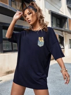 T-shirt à Manches Courtes Avec Imprimé De Chat Dans Une Poche Pour Femme